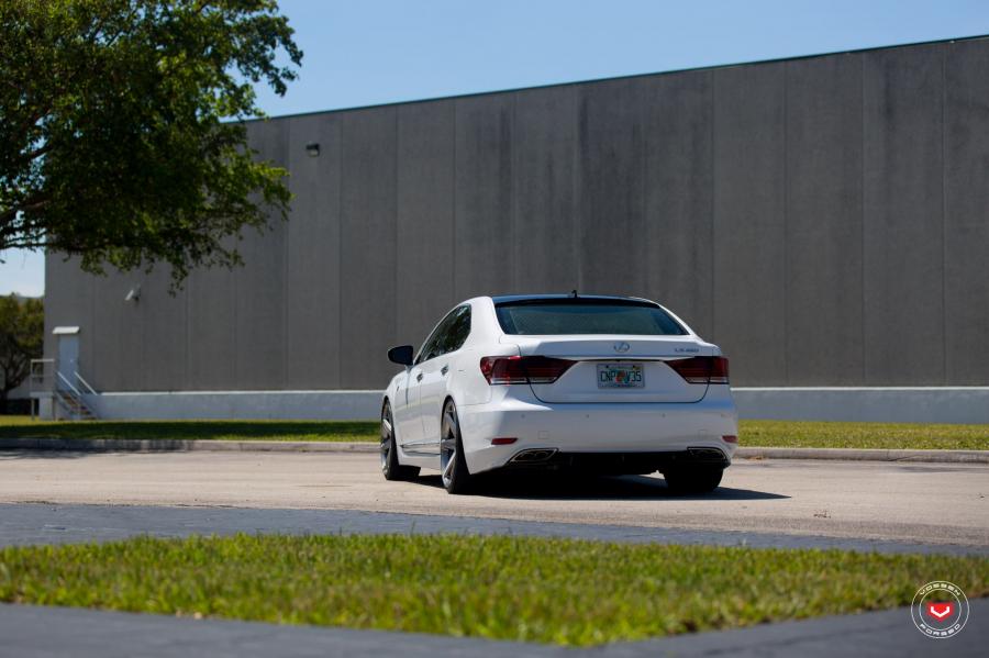  Lexus LS460 on Vossen Wheels (CG-207) 2017 года  (фото 35 из 35)